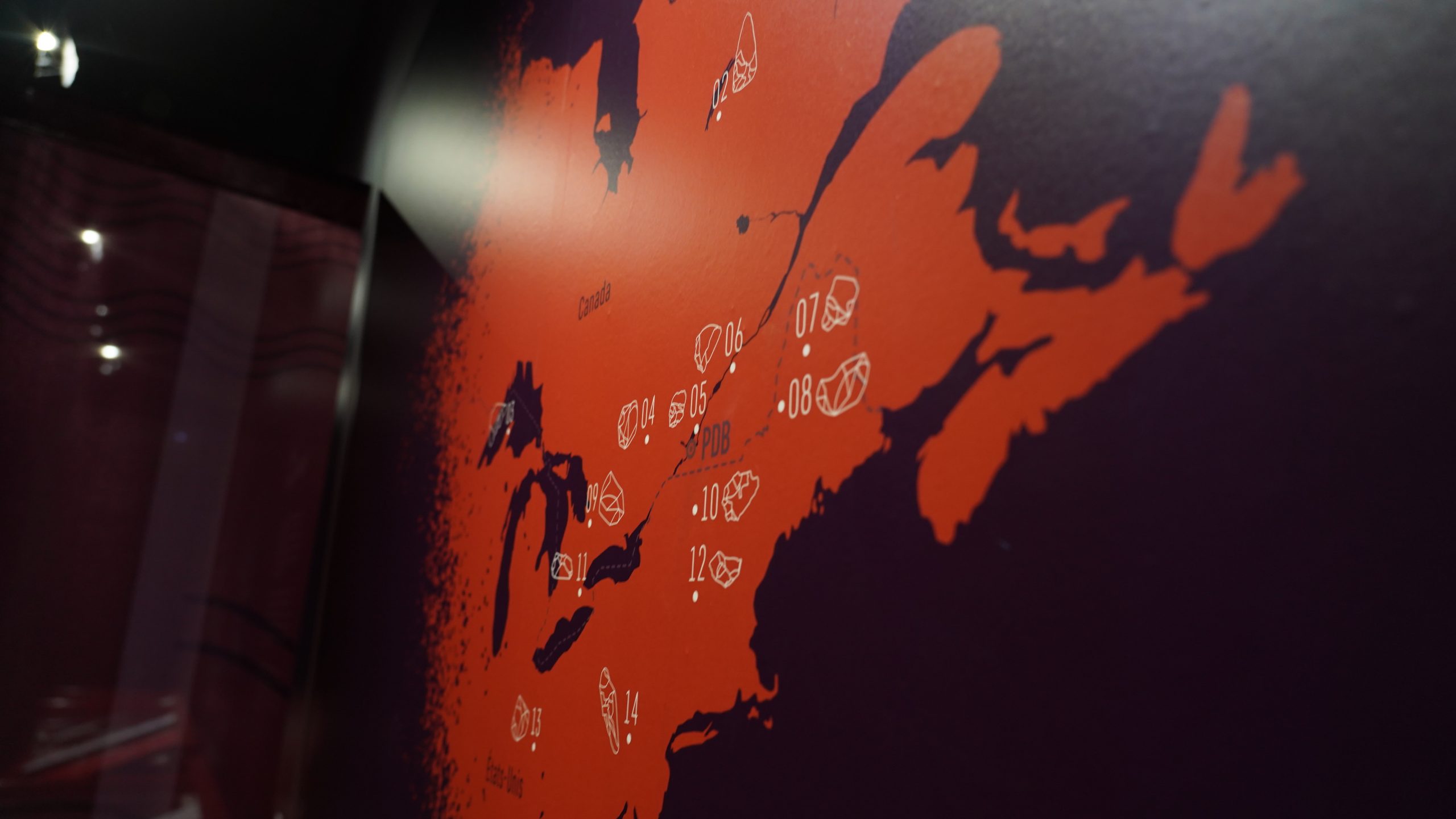 Image d'un mur de voix nomades avec des inscriptions