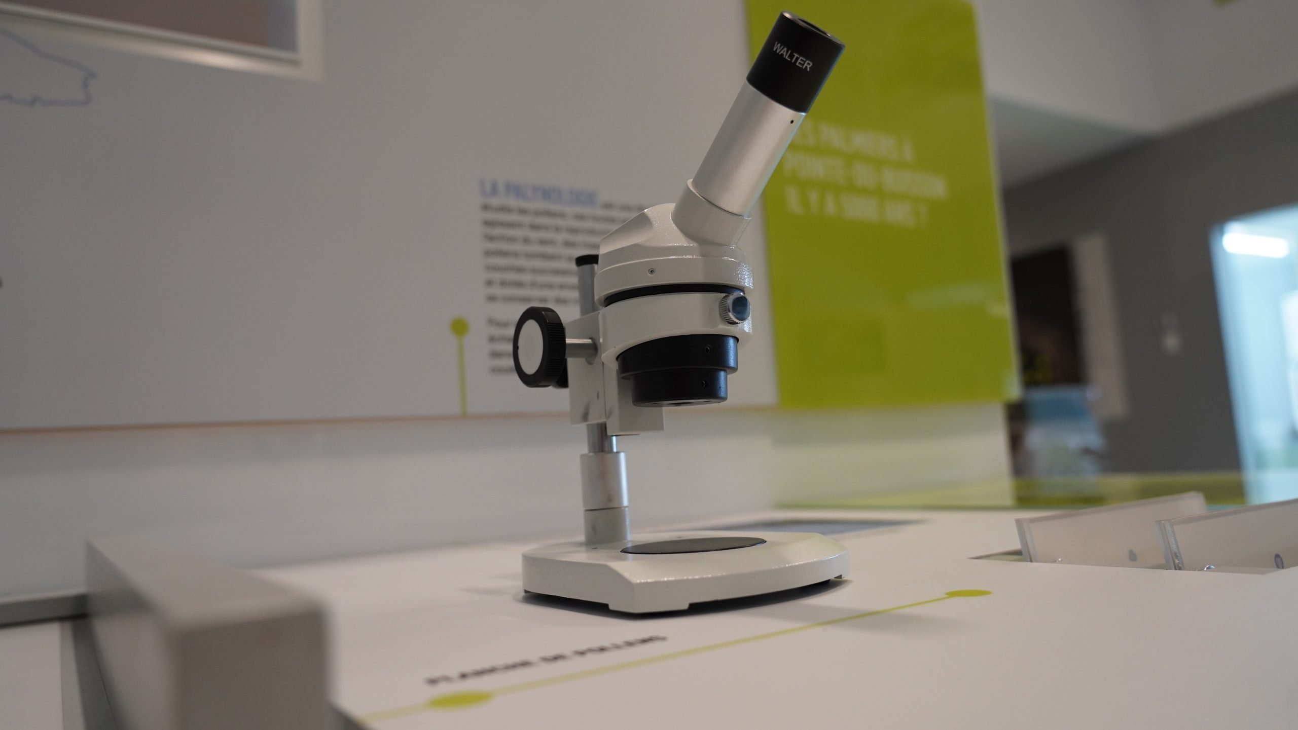 Un microscope