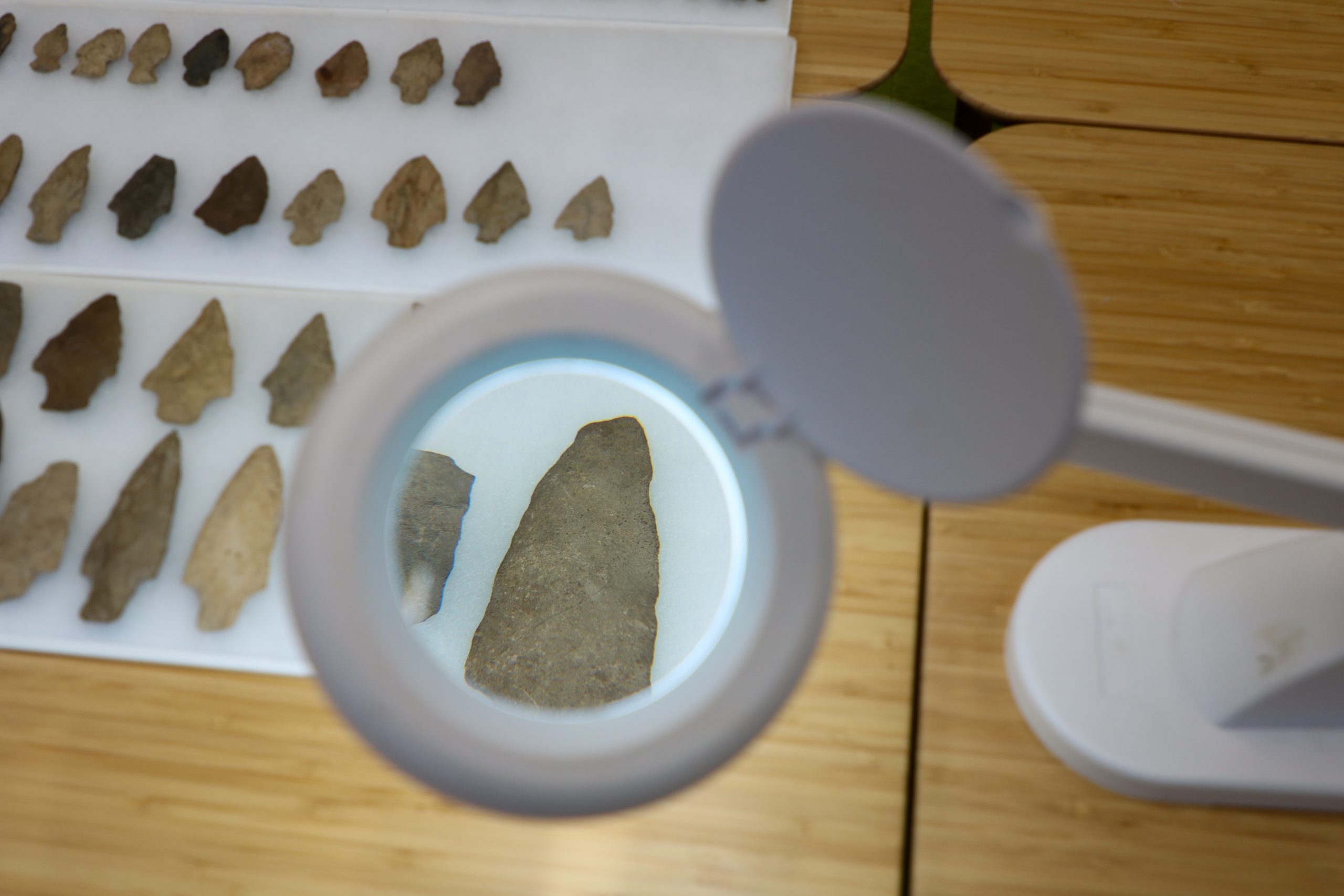 Image d'un artefact a l'aide d'une loupe